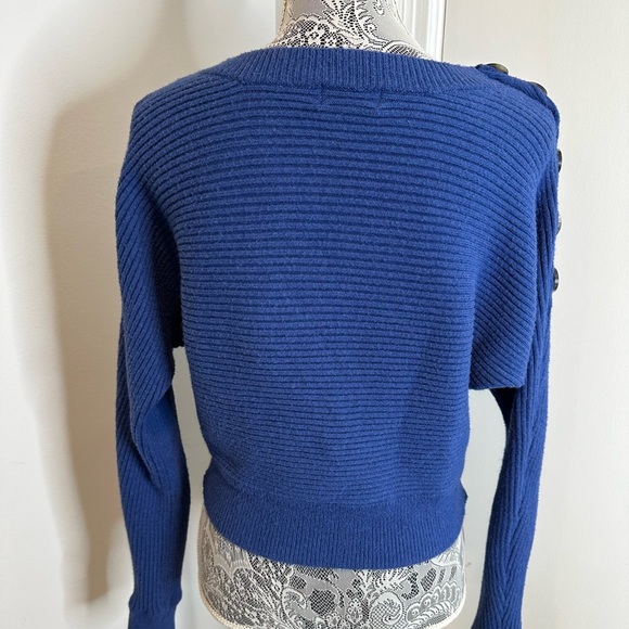 Prof Apparel Blue Bat Wing Women’s Sweater. Ribbed knit sweater buttons - Picture 2 of 11